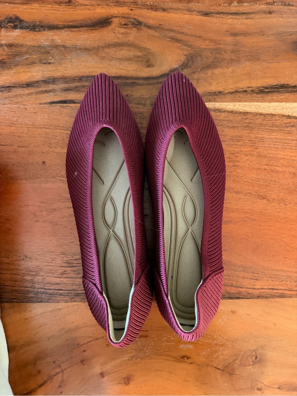 Women's Pointed Knit Ballet Flats - Burgundy
